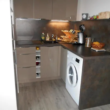 Moderne, Grande Terrasse Et Proche Commodites - Fr-1-723-92